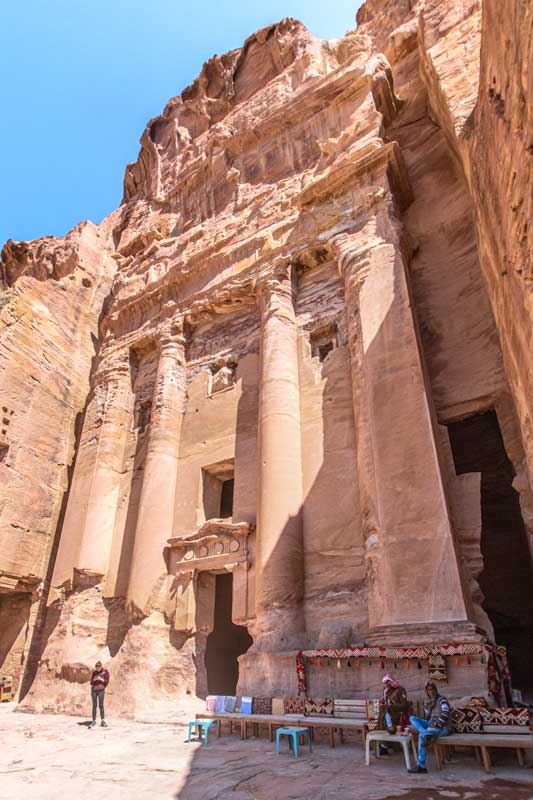 C:\Users\David7\Desktop\QuranForChristians.com\OldCities\Urn-Tomb-inside-Petra.jpg