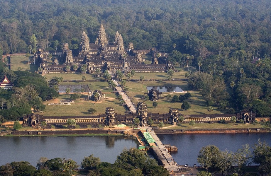 C:\Users\YasuMasih\Desktop\overview-complex-Angkor-Wat-Cambodia.jpg